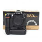 Nikon D 80 Gehäuse (16760 Auslösungen), 2.Akku, MB-D80 Hochformatgriff, OVP