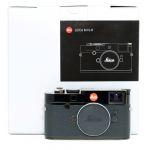 Leica M10-R Gehäuse schwarz Lack, Sn.5626396, ArtNr.20062, Customized Gold Gravur, 3 Kronen Gravur auf der Deckkappe und auf der Bodenplatte, Leitz Logo Rot, Daumenstütze, Softauslöser, OVP, sehr schöne Patina