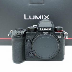 Panasonic Lumix DC-S5 Gehäuse, Ausstellungsstück, 1 Jahr Garantie, OVP, inkl. 20% MwSt.