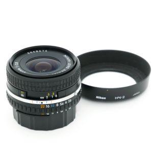 Nikon MF 28mm/2,8 Series E, AiS, (leichter Staub, kein Einfluss auf Bildqualität), Sonnenblende