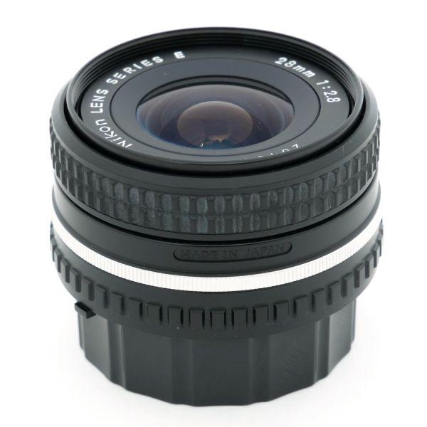 Nikon MF 28mm/2,8 Series E, AiS, (leichter Staub, kein Einfluss auf Bildqualität), Sonnenblende – Bild 2