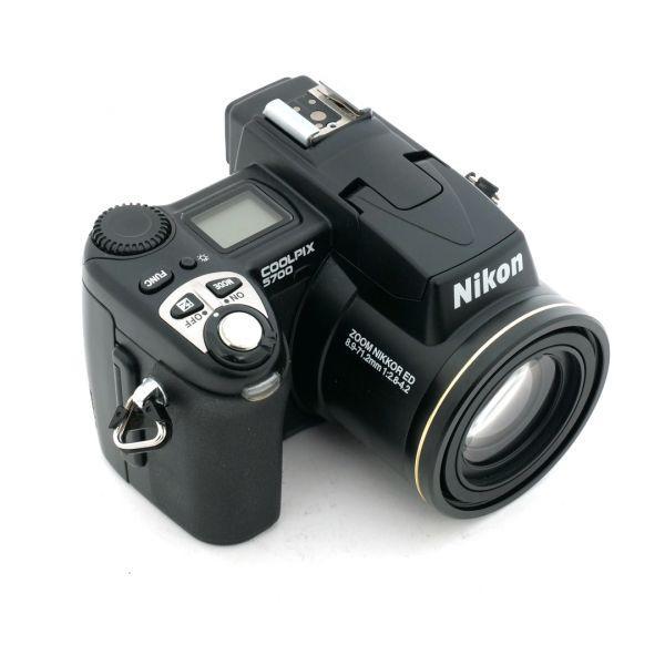 Nikon Coolpix 5700 Digitalkamera, 2. Akku – Bild 2